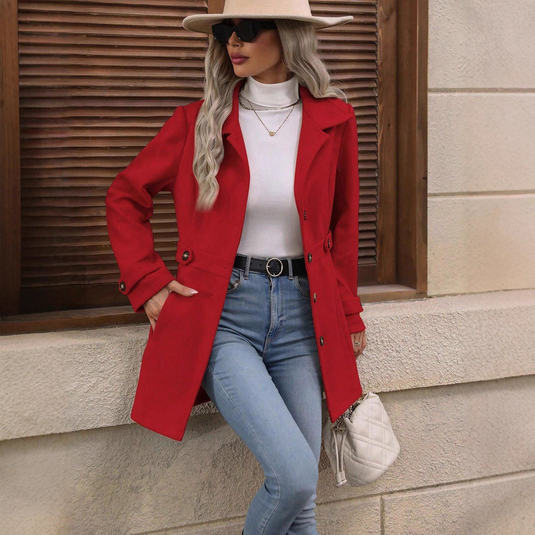Manteau trench élégant pour femmes avec coupe cintrée et détails de boutons