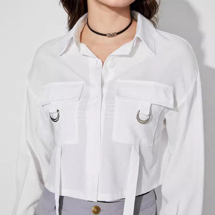 Blouse cropped pour femmes avec poches pratiques et détails modernes