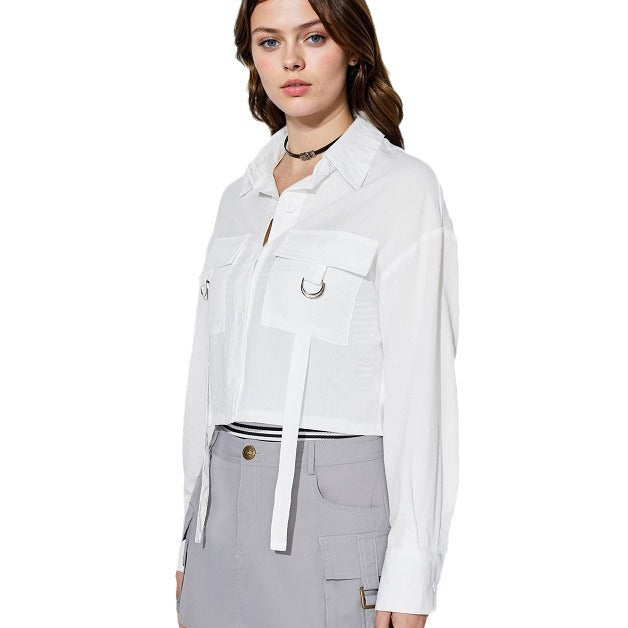 Blouse cropped pour femmes avec poches pratiques et détails modernes