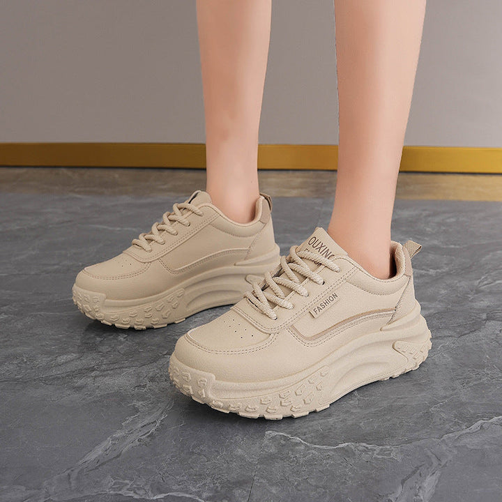 Baskets féminines à la mode avec semelle amortissante et design innovant