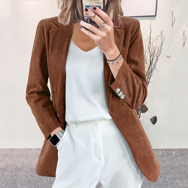 Blazer rayé féminin à la mode avec coupe slim
