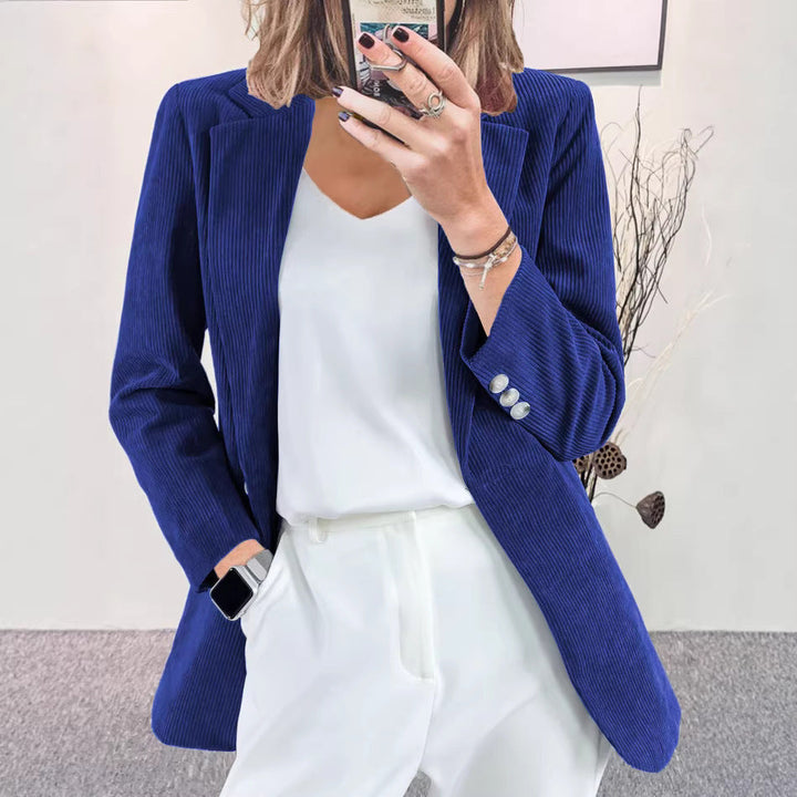 Blazer rayé féminin à la mode avec coupe slim