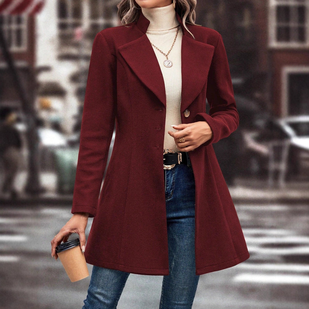 Manteau d'hiver élégant pour femmes avec coupe asymétrique et col montant
