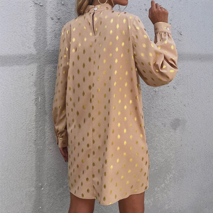 Robe mini élégante pour femmes avec des accents brillants et une coupe décontractée