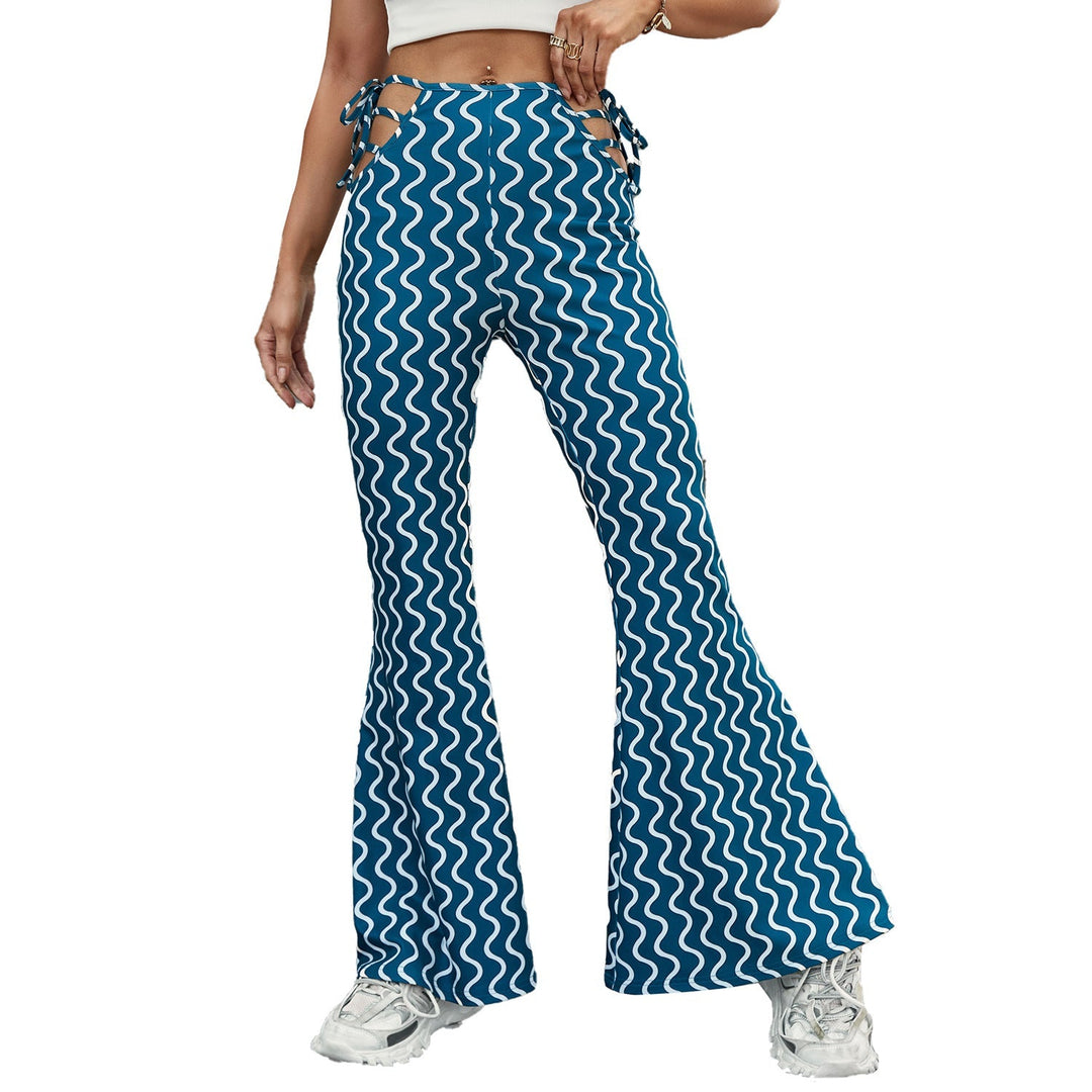 Pantalon évasé taille haute pour femmes avec détails de lacets décoratifs et motif en vagues