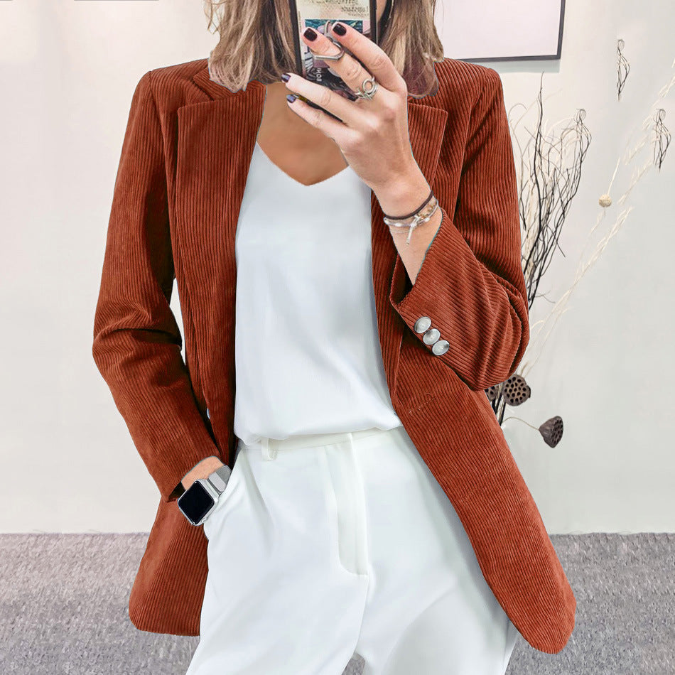 Blazer rayé féminin à la mode avec coupe slim