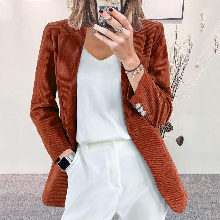 Blazer rayé féminin à la mode avec coupe slim