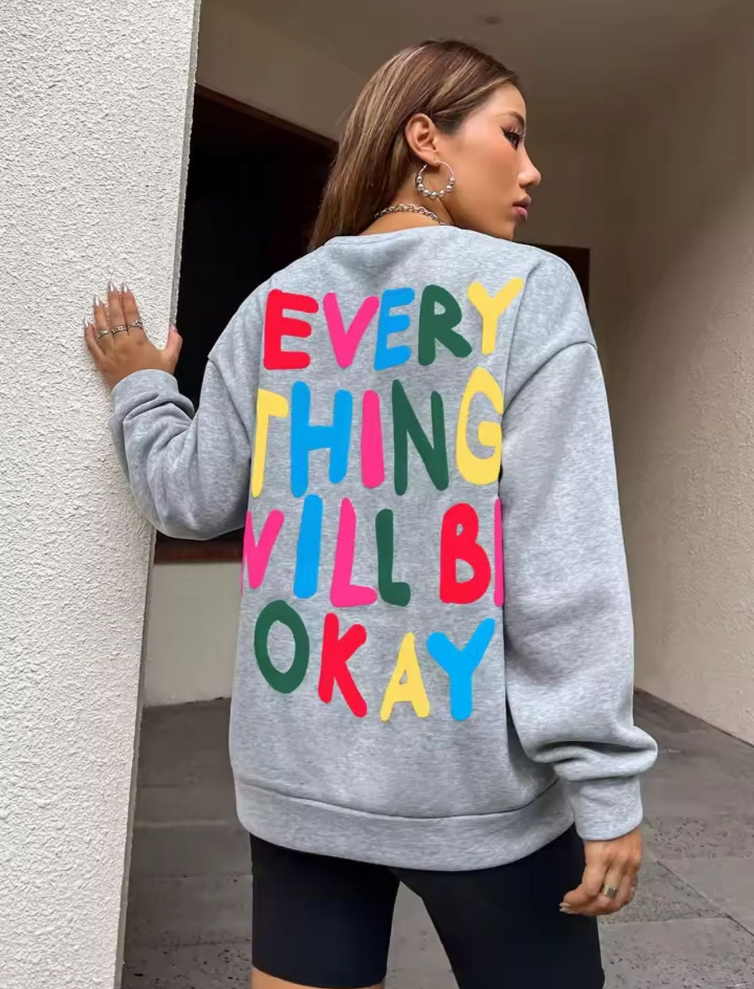 Sweatshirt pour femmes avec inscription colorée