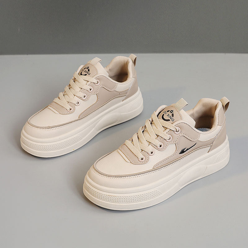 Baskets pour femmes avec un design tendance de semelles compensées et des matériaux respirants