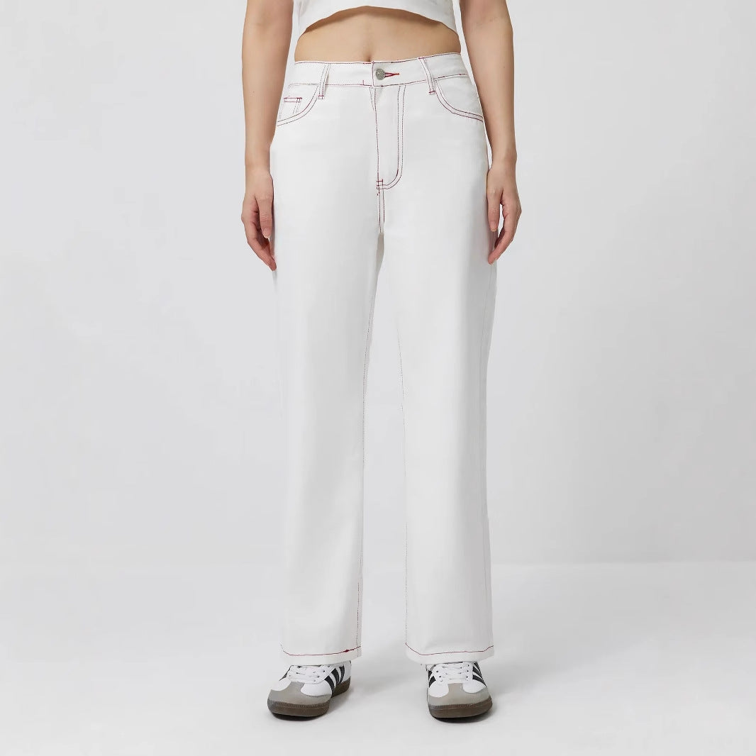 Jeans élégants pour femmes avec des broderies fruitées