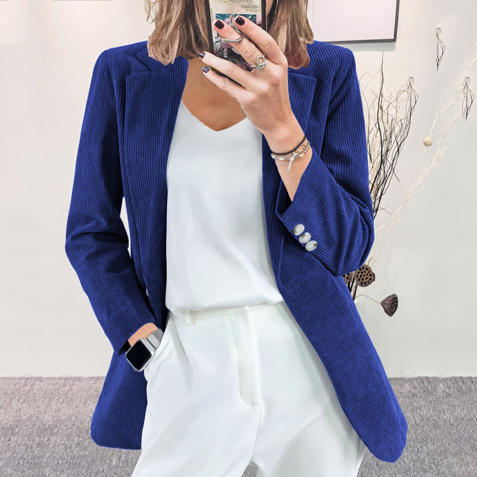 Blazer rayé féminin à la mode avec coupe slim
