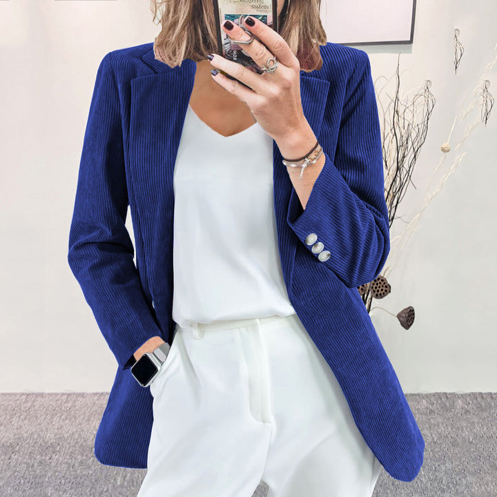 Blazer rayé féminin à la mode avec coupe slim