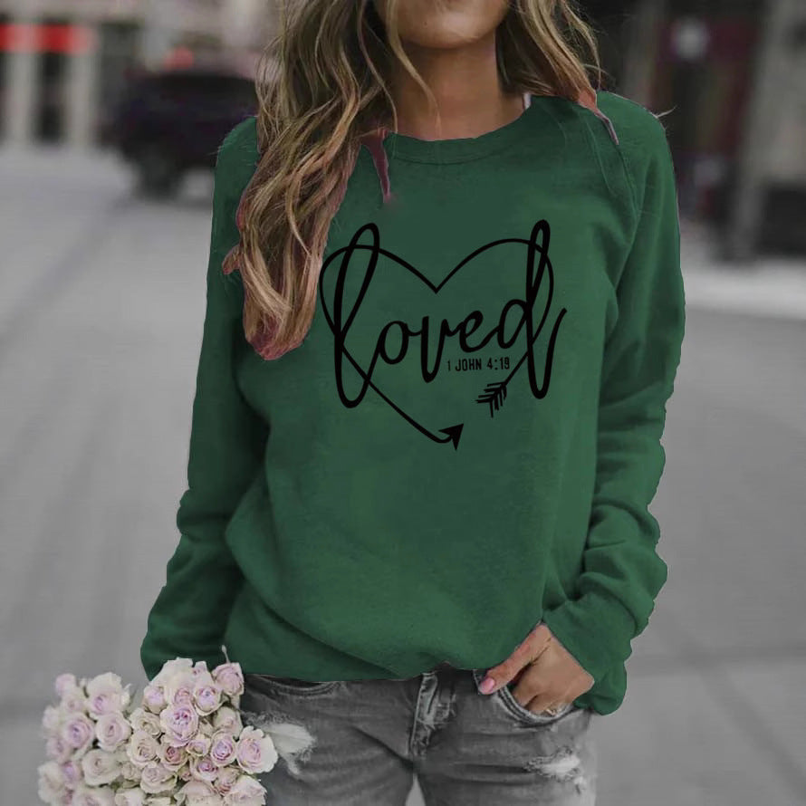 Sweatshirt pour femmes avec impression en forme de cœur et message inspirant