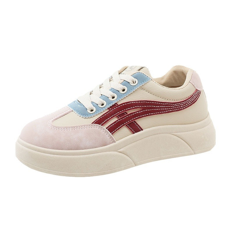 Baskets tendance pour femmes avec une plateforme confortable et des accents sportifs