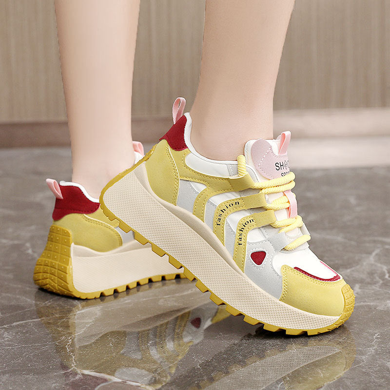 Baskets montantes sportives pour femmes avec un amorti tendance et une structure de surface respirante