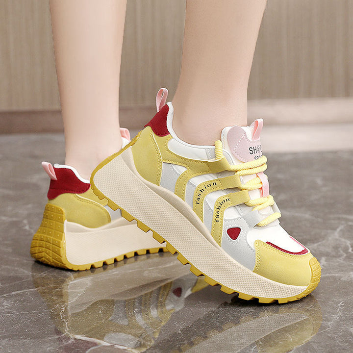 Baskets montantes sportives pour femmes avec un amorti tendance et une structure de surface respirante