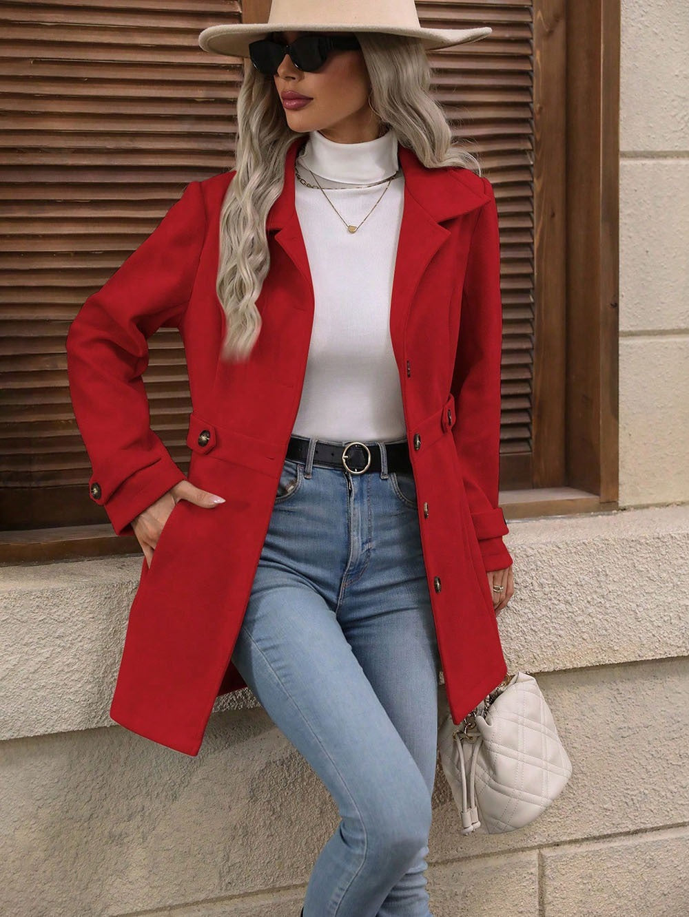 Manteau trench élégant pour femmes avec coupe cintrée et détails de boutons