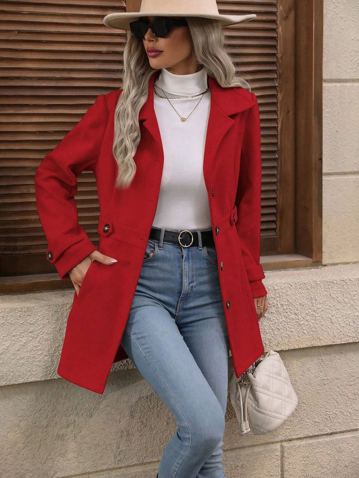 Manteau trench élégant pour femmes avec coupe cintrée et détails de boutons