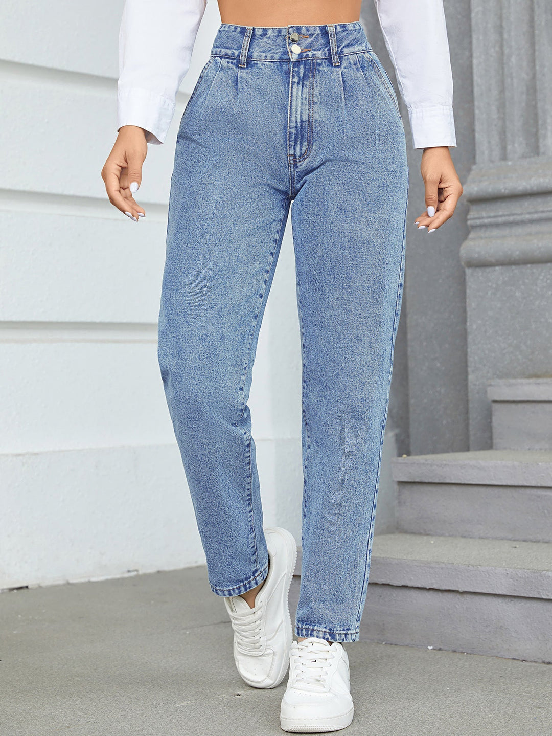 Jeans Boyfriend Taille Haute pour Femmes avec Coupe Classique et Détails Boutonnés