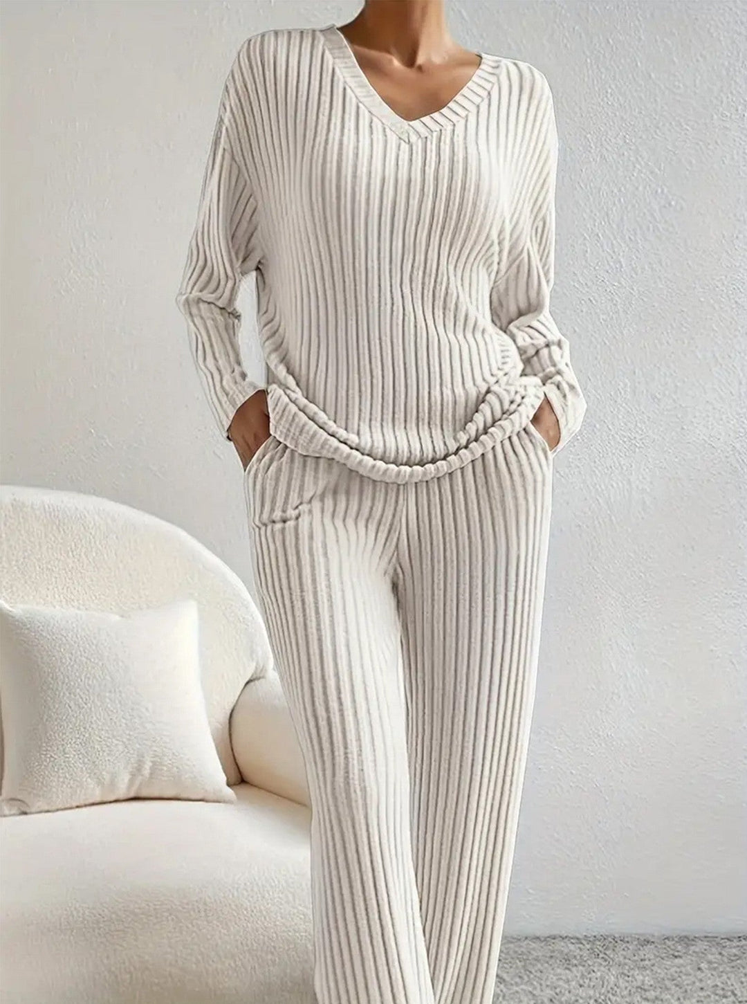 Ensemble tricot femme confortable au design côtelé moderne