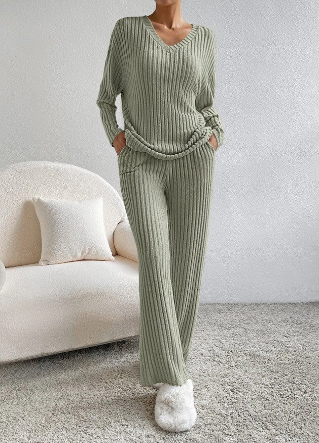 Ensemble tricot femme confortable au design côtelé moderne