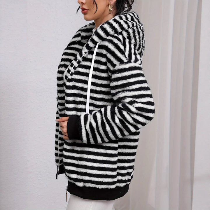 Veste en tricot douce pour femmes avec des rayures contrastées