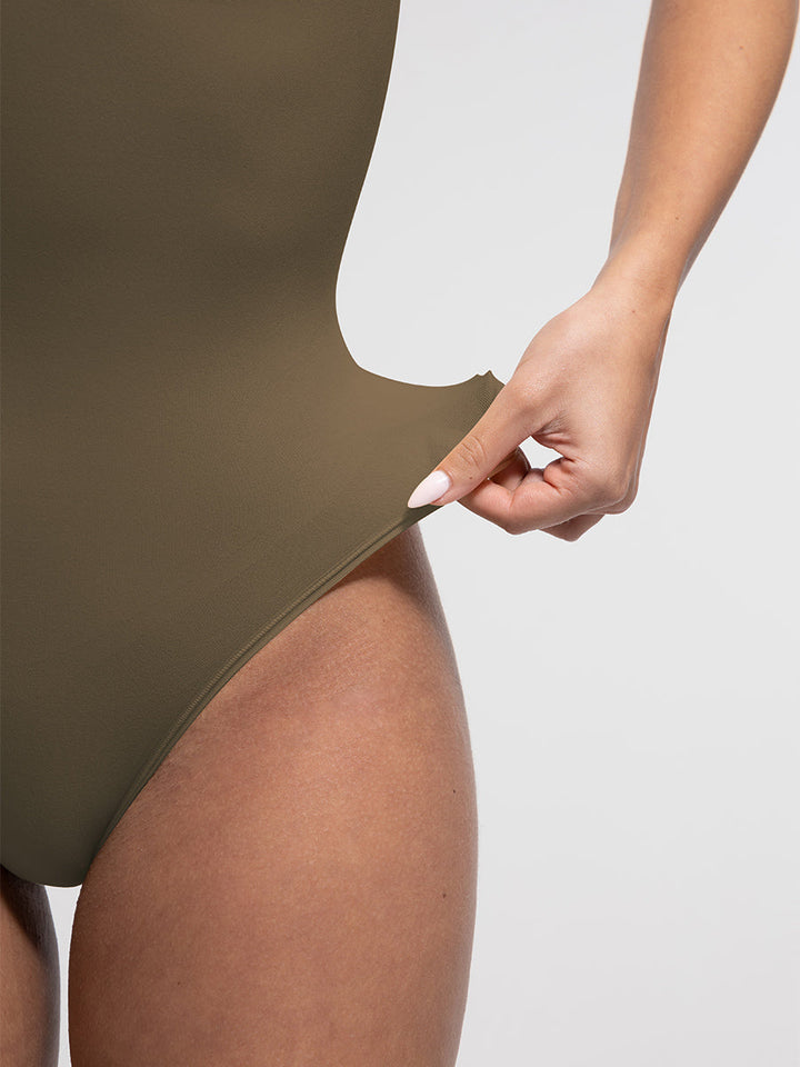 Body sculptant avec décolleté en U et string