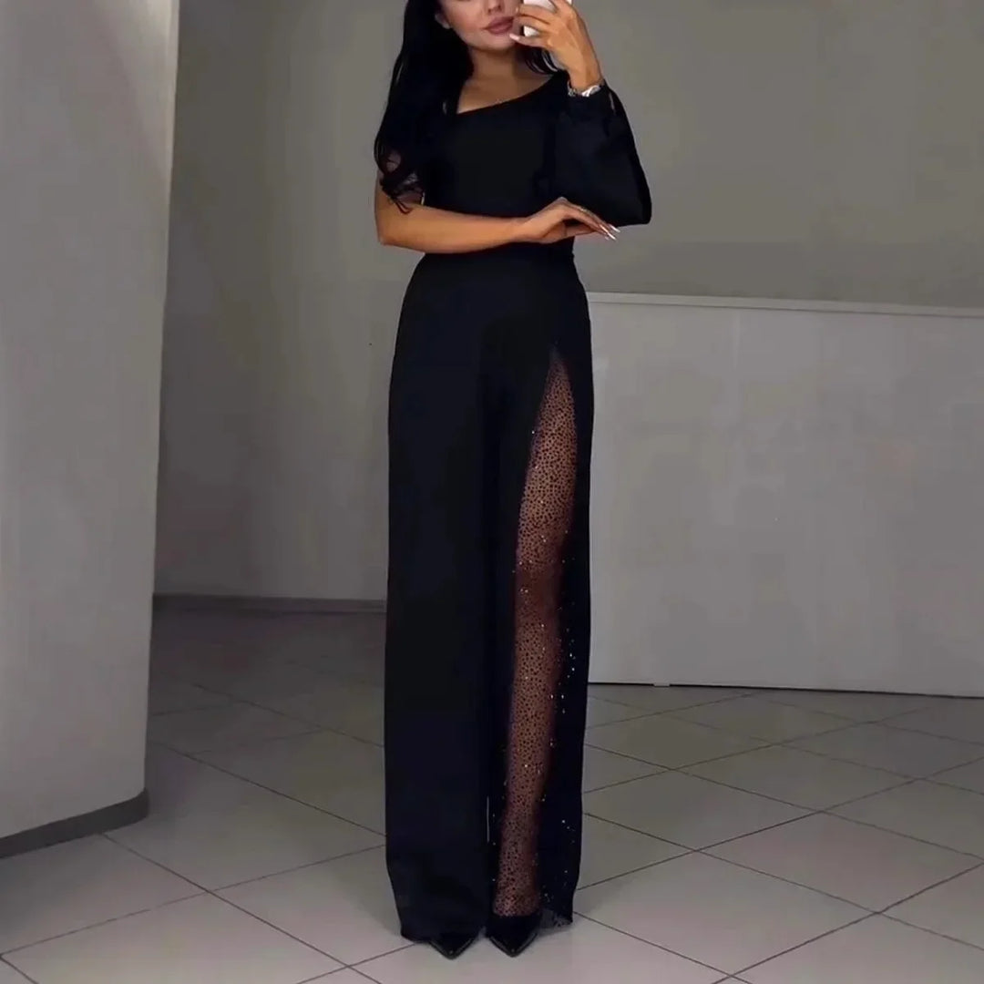 Combinaison femme à la mode et sexy avec épaules dénudées et fente haute