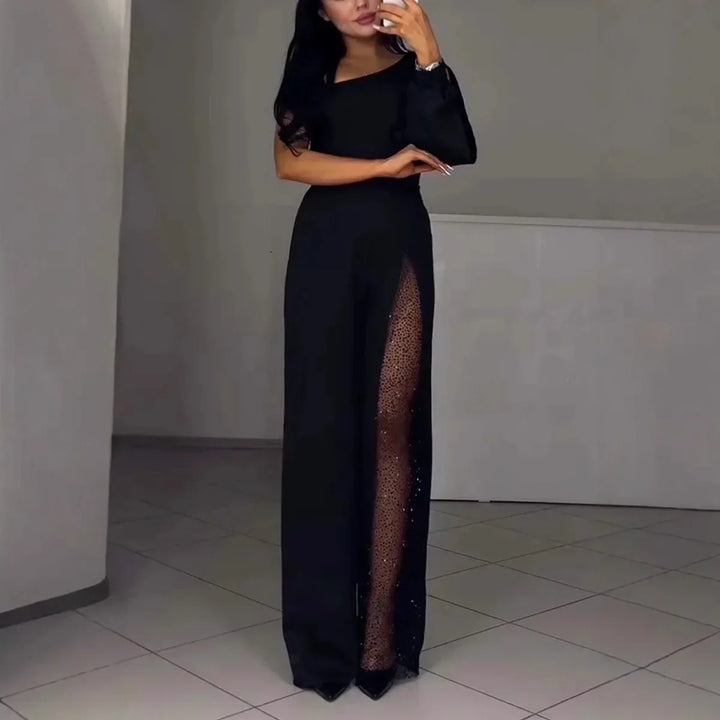 Combinaison femme à la mode et sexy avec épaules dénudées et fente haute