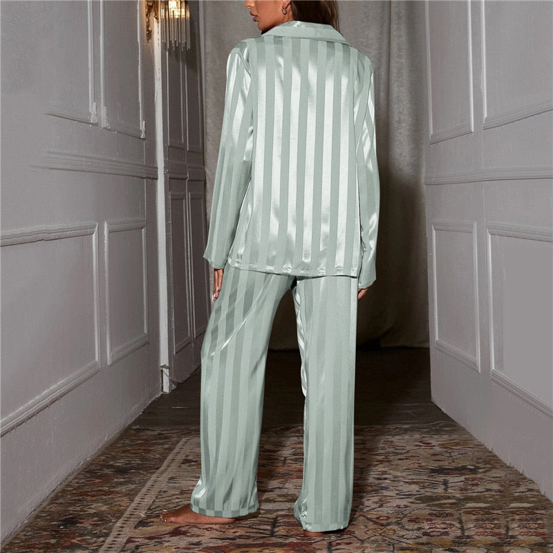 Pyjama pour femmes élégant en tissu doux