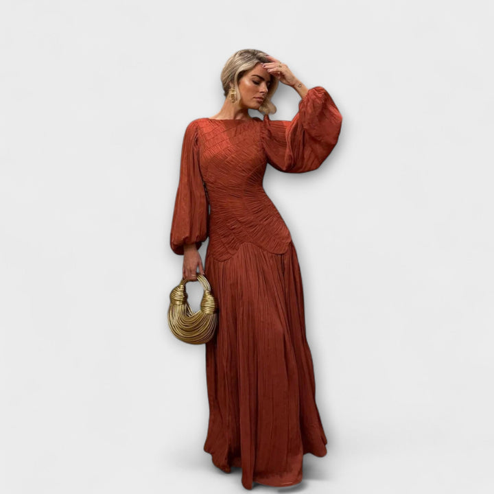 Marienna – Robe maxi avec un tombé plissé artistique