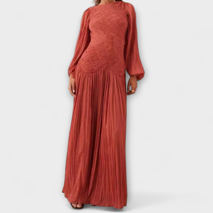 Marienna – Robe maxi avec un tombé plissé artistique