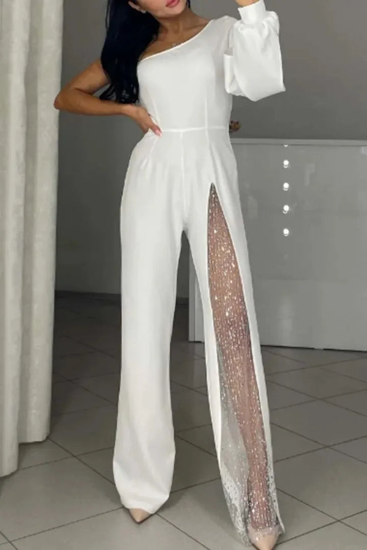 Combinaison femme à la mode et sexy avec épaules dénudées et fente haute