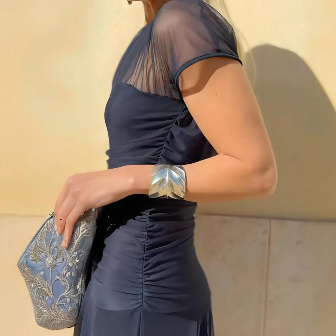 Robe Maxi Athen™ avec manches courtes transparentes et jupe à volants
