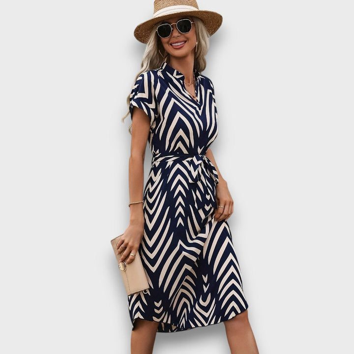 Delara – Robe midi rayée avec ceinture de taille