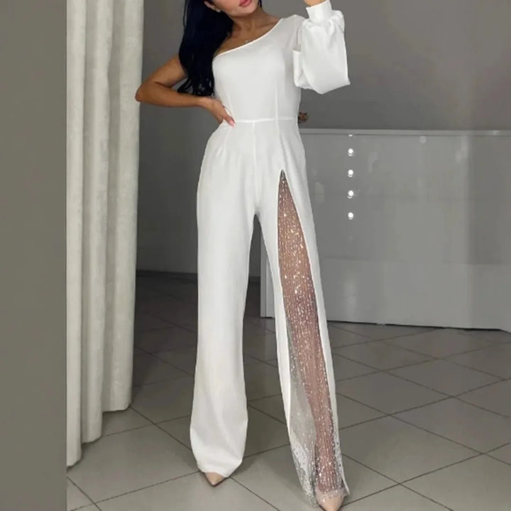 Combinaison femme à la mode et sexy avec épaules dénudées et fente haute