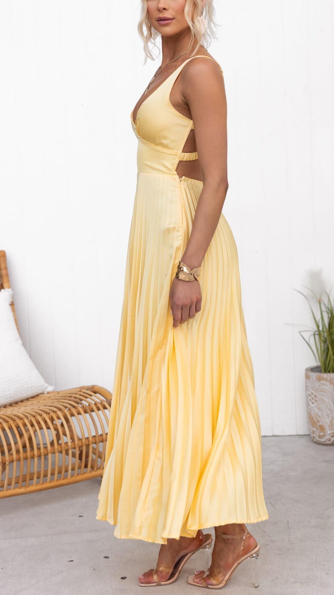 Abigail | Robe Maxi Plissée Jaune à Décolleté en V