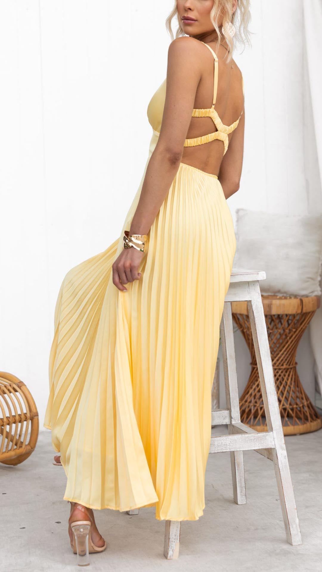 Abigail | Robe Maxi Plissée Jaune à Décolleté en V