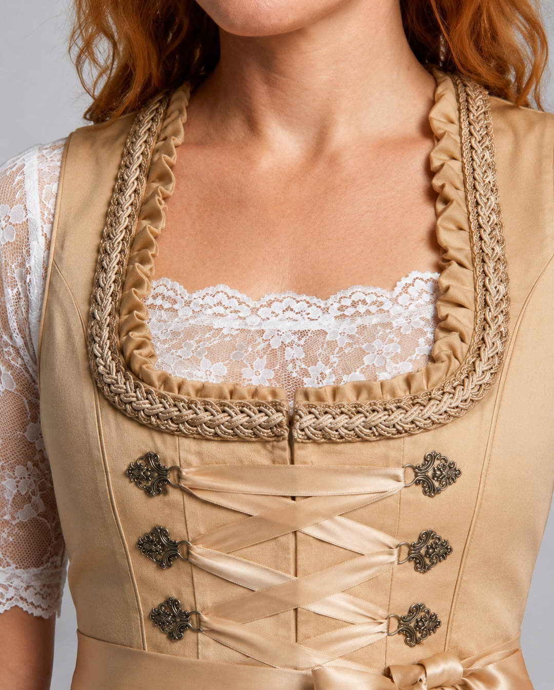 Dirndl traditionnel pour femmes avec corsage lacé et blouse en dentelle pour les fêtes populaires
