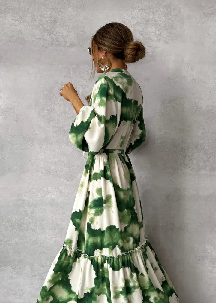 Charlotte – élégante robe maxi verte avec décolleté en V et manches longues