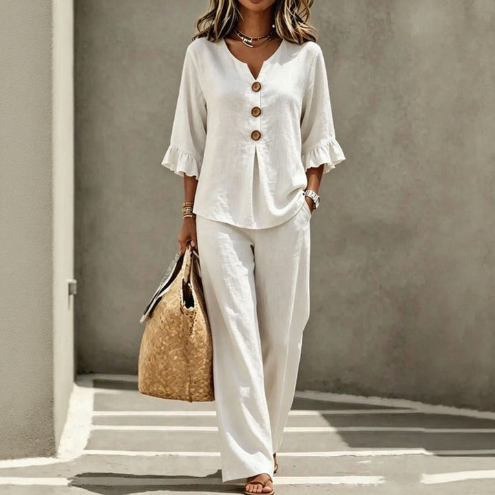 Ensemble Carmelle™ avec blouse à boutons, manches volantées et pantalon palazzo
