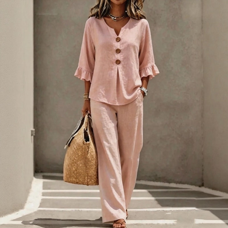 Ensemble Carmelle™ avec blouse à boutons, manches volantées et pantalon palazzo