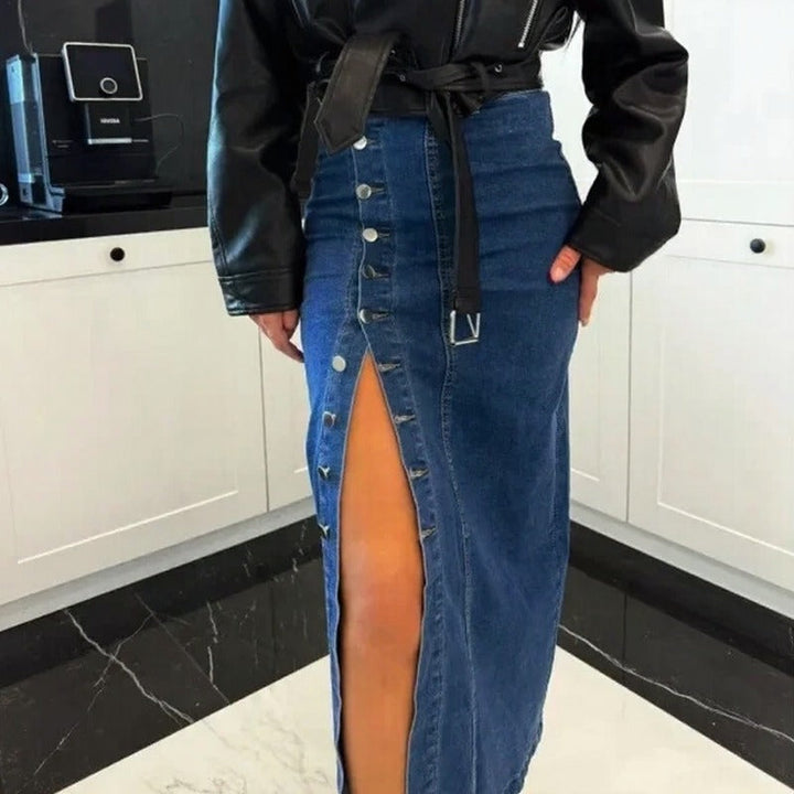 Jupe en Jean Lorena™ avec patte de boutonnage à l'avant et fente élégante