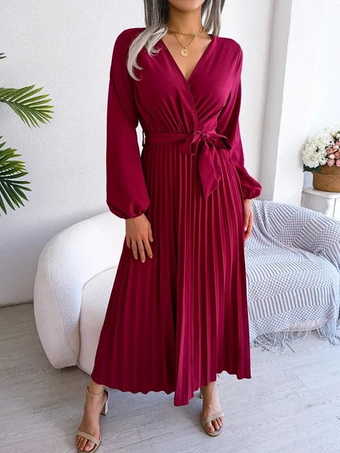 Azara - Robe maxi élégante avec plis et accents en dentelle