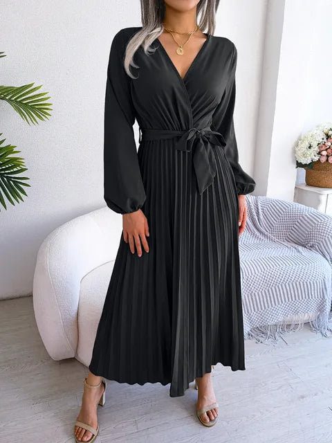 Azara - Robe maxi élégante avec plis et accents en dentelle