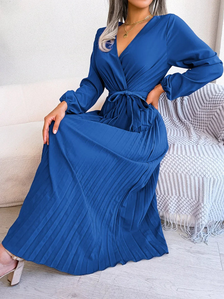Azara - Robe maxi élégante avec plis et accents en dentelle