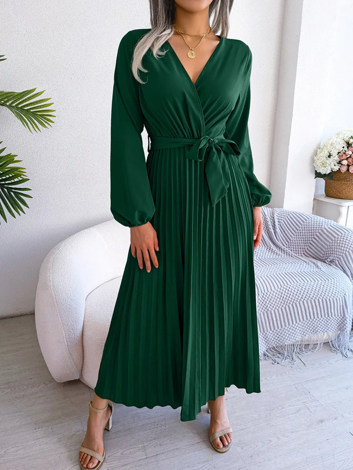 Azara - Robe maxi élégante avec plis et accents en dentelle
