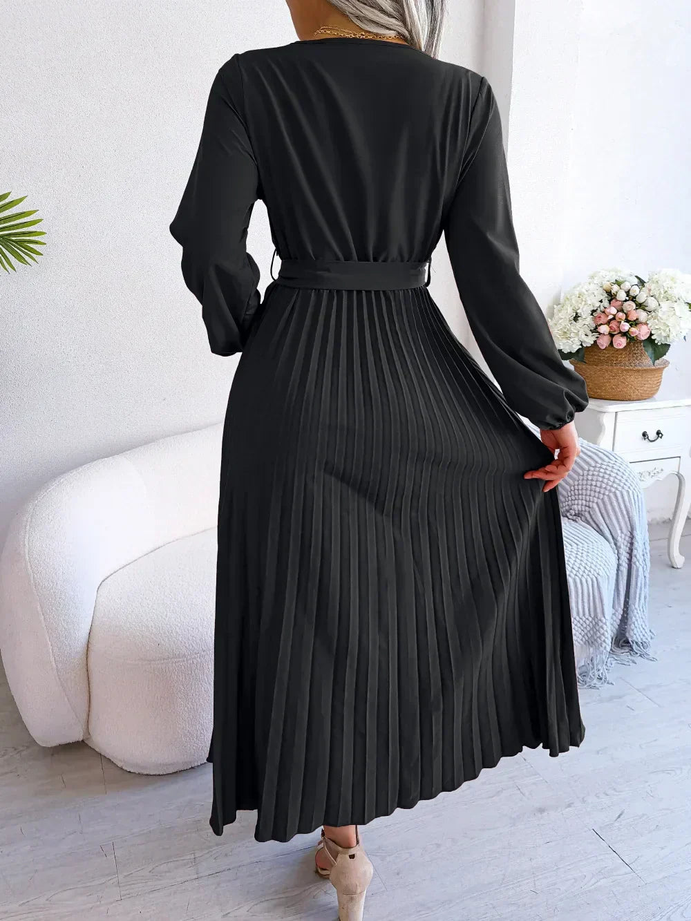 Azara - Robe maxi élégante avec plis et accents en dentelle