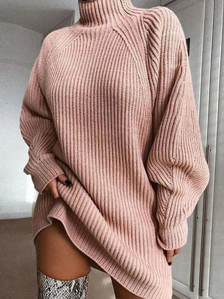 Robe tricotée à manches longues avec col roulé et grande taille