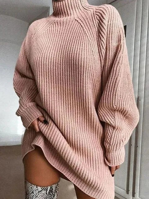 Robe tricotée à manches longues avec col roulé et grande taille